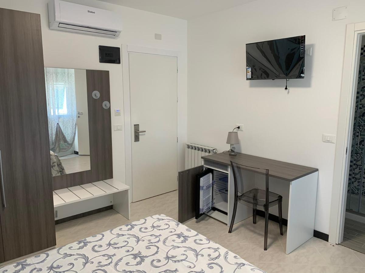Hotel Aurora فاراتسي المظهر الخارجي الصورة