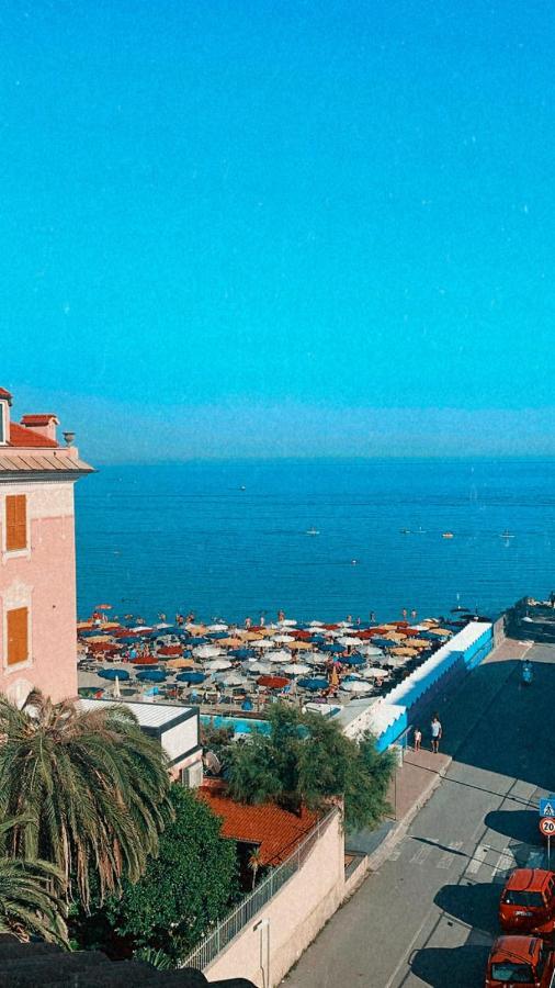 Hotel Aurora فاراتسي المظهر الخارجي الصورة