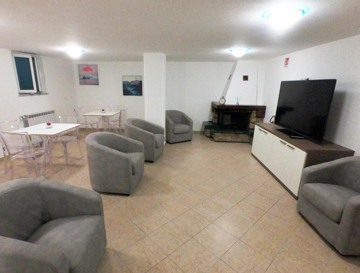 Hotel Aurora فاراتسي المظهر الخارجي الصورة