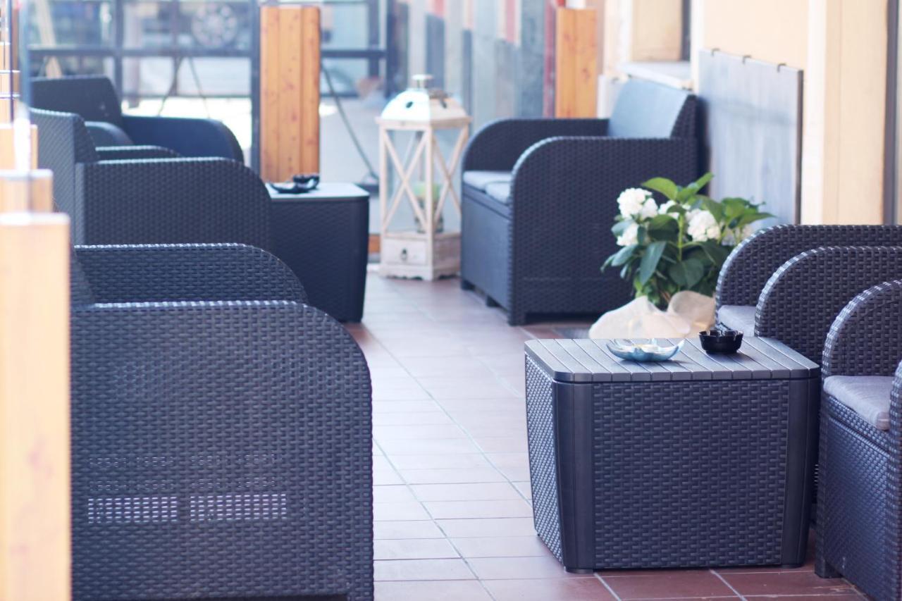 Hotel Aurora فاراتسي المظهر الخارجي الصورة