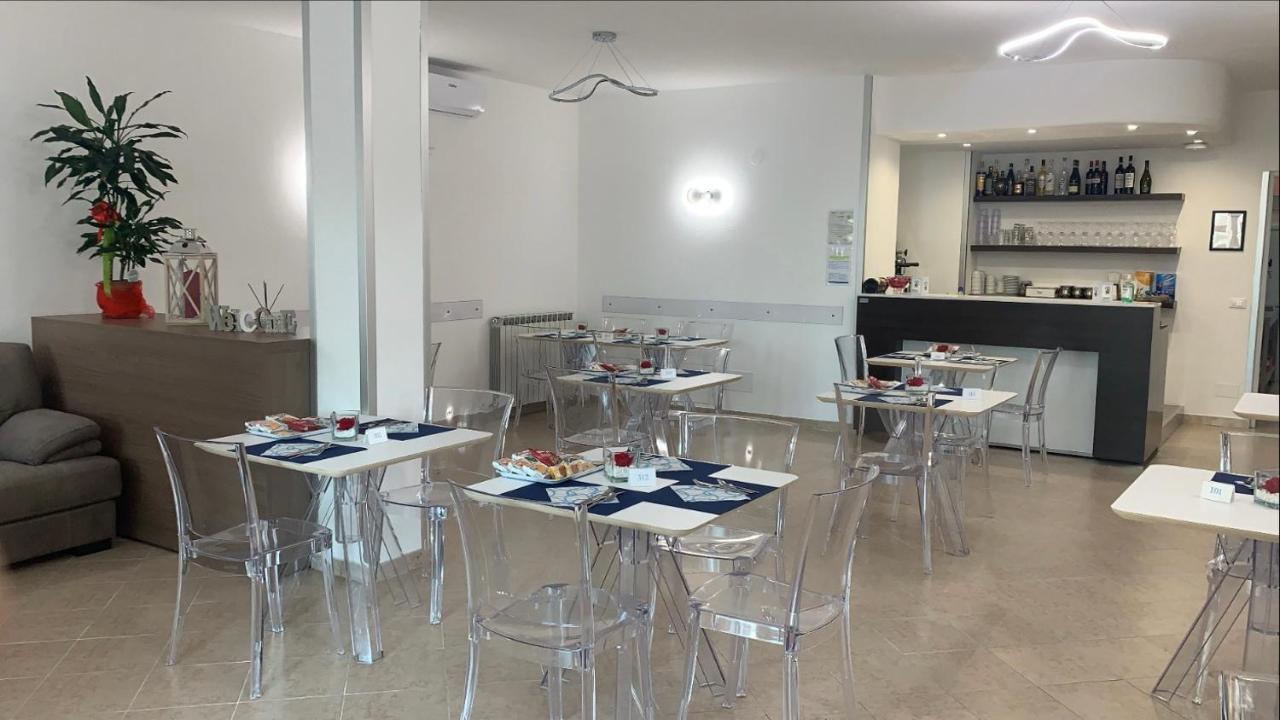 Hotel Aurora فاراتسي المظهر الخارجي الصورة