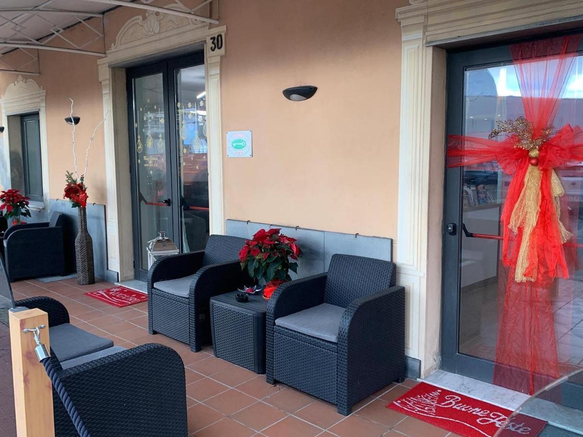 Hotel Aurora فاراتسي المظهر الخارجي الصورة