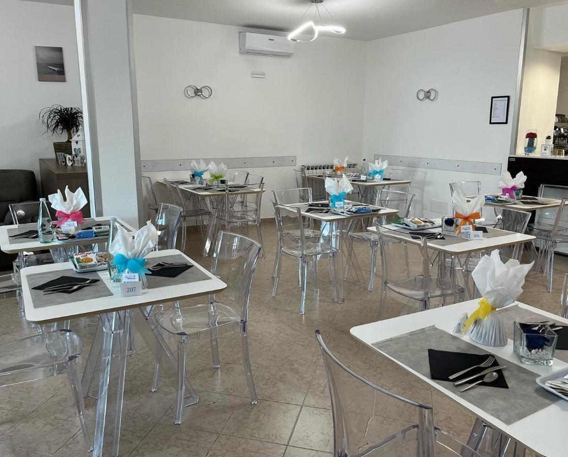 Hotel Aurora فاراتسي المظهر الخارجي الصورة